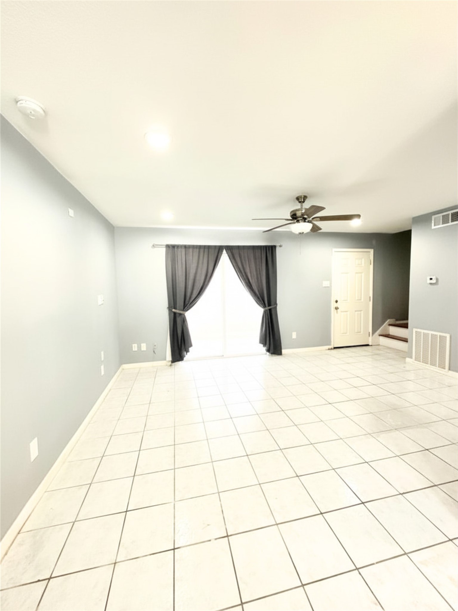 8332 La Roche Lane Houston, TX 77036 - Photo 3 of 15 Family Room 1st Floor