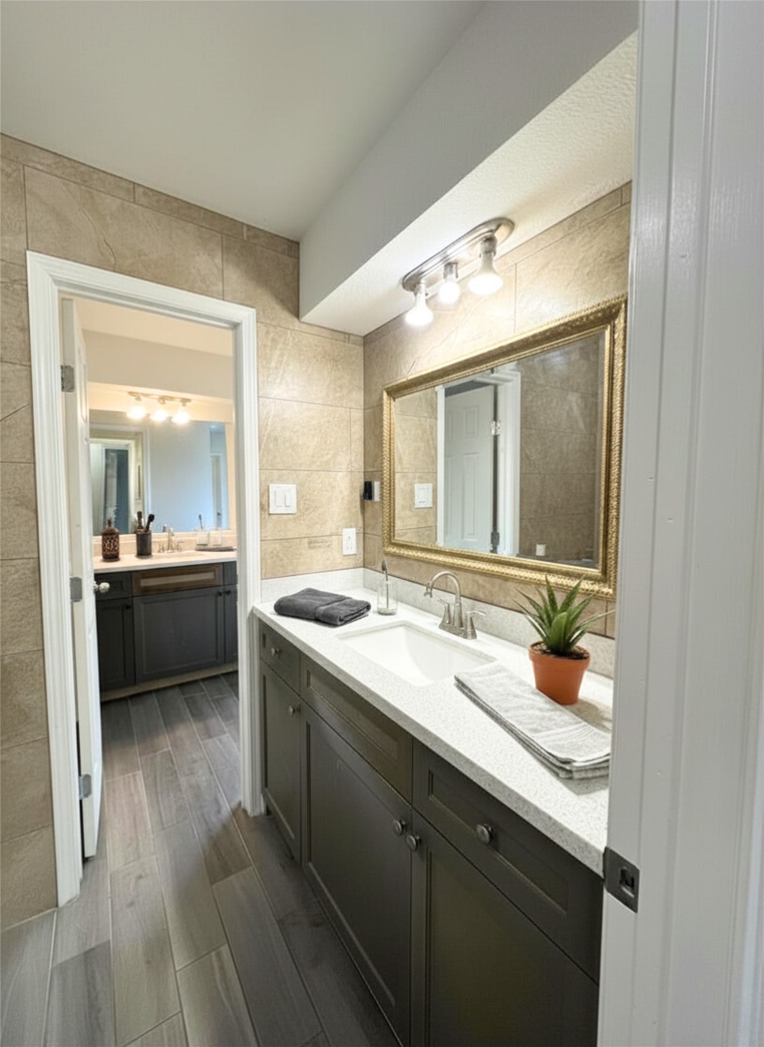 8332 La Roche Lane Houston, TX 77036 - Photo 10 of 15 Hollywood Vanity accent White Quartz Staged 2nd Floor