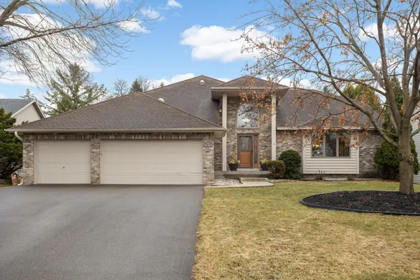 $800,000 | 7373 Moonlight Lane, Eden Prairie, MN 55346