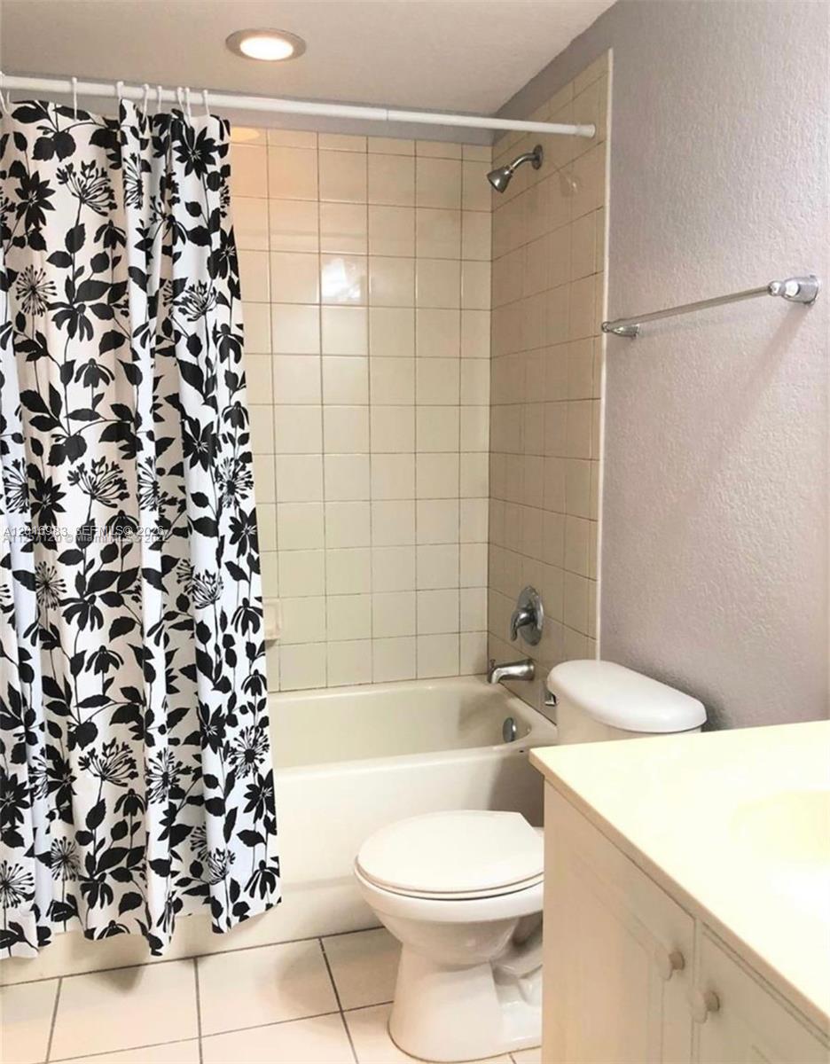1971 Freeport Drive, Unit 4915 Riviera Beach, FL 33404 - Photo 15 of 25