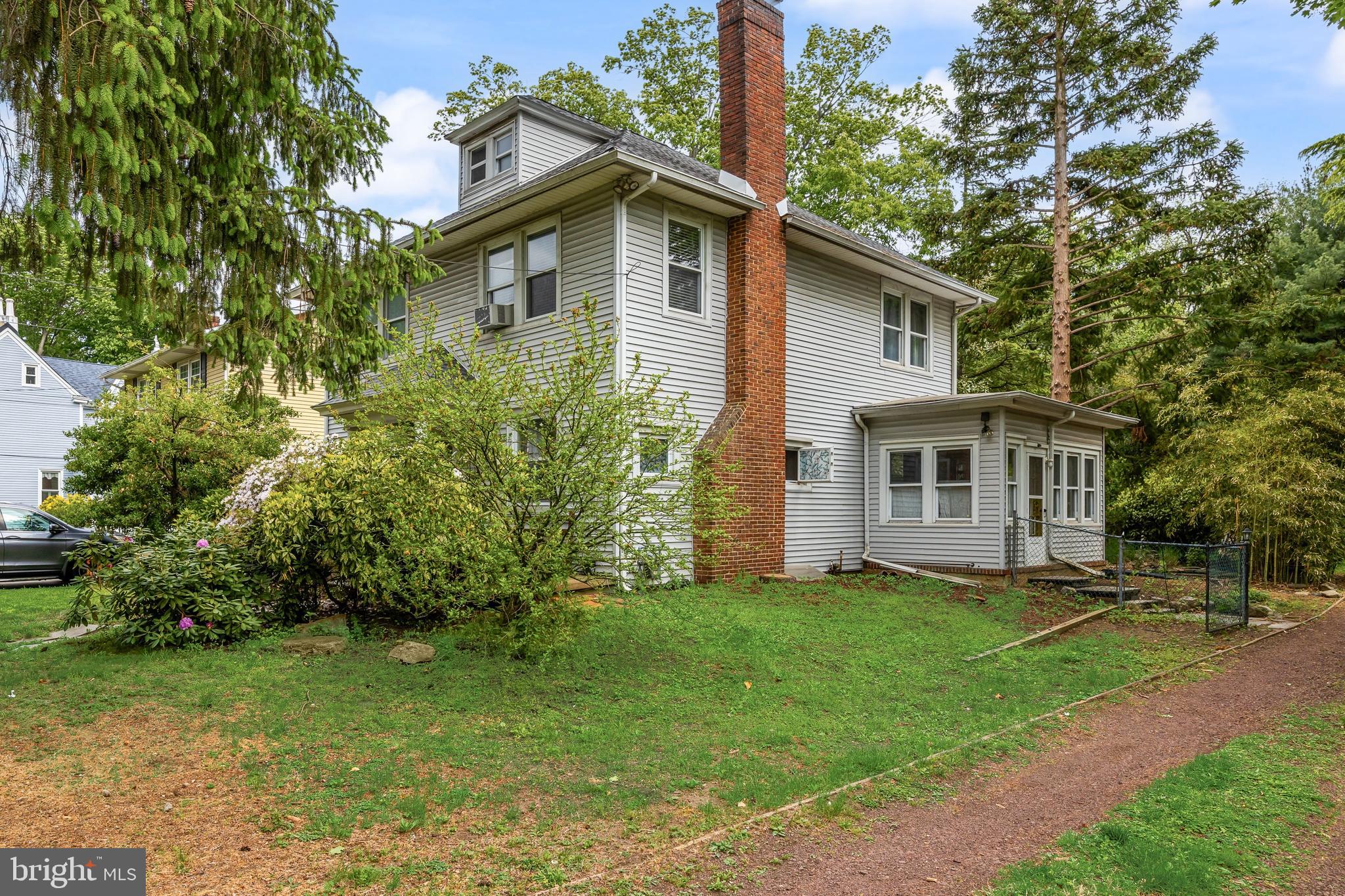 54 Warren Street Beverly, NJ 08010 - Photo 2 of 39