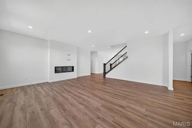 $739,900 | 303 Clewer Park Court, Lake St. Louis, MO 63367