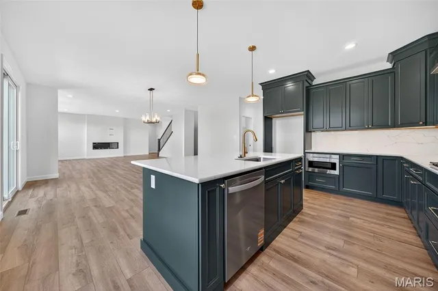 $739,900 | 303 Clewer Park Court, Lake St. Louis, MO 63367