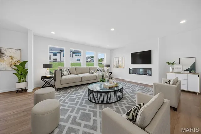 $739,900 | 303 Clewer Park Court, Lake St. Louis, MO 63367