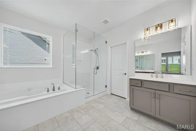 $739,900 | 303 Clewer Park Court, Lake St. Louis, MO 63367