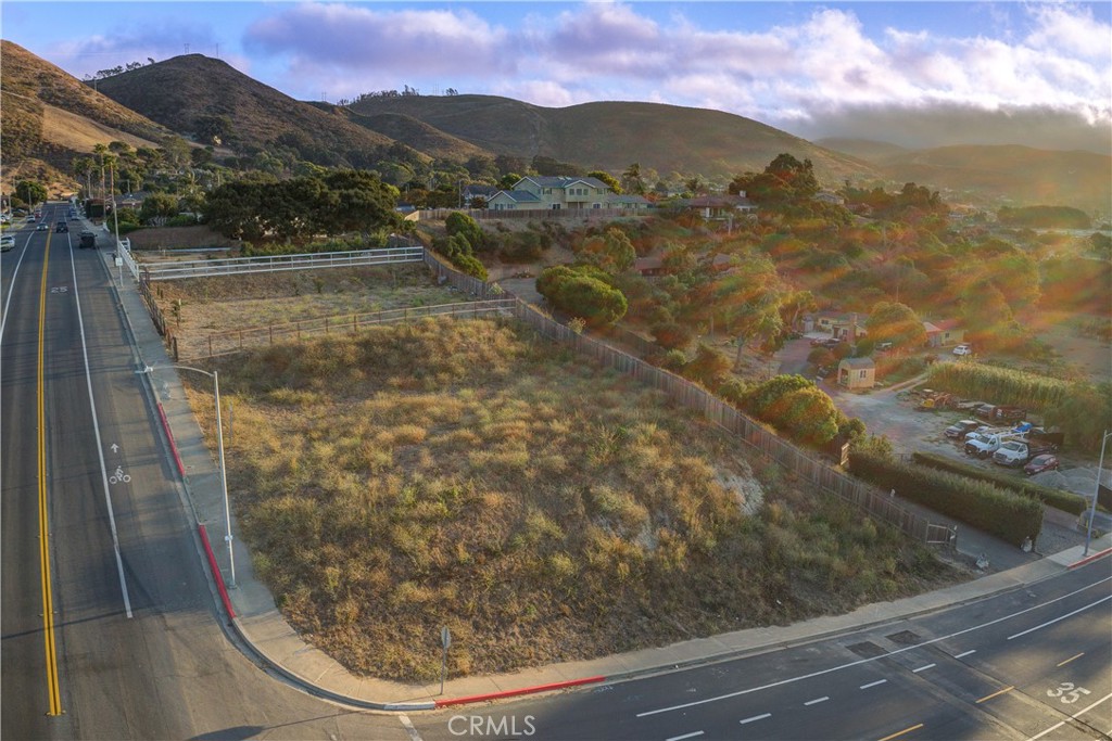 209 South 7th Street Lompoc, CA 93436 - Photo 8 of 10 a view of a bathtub