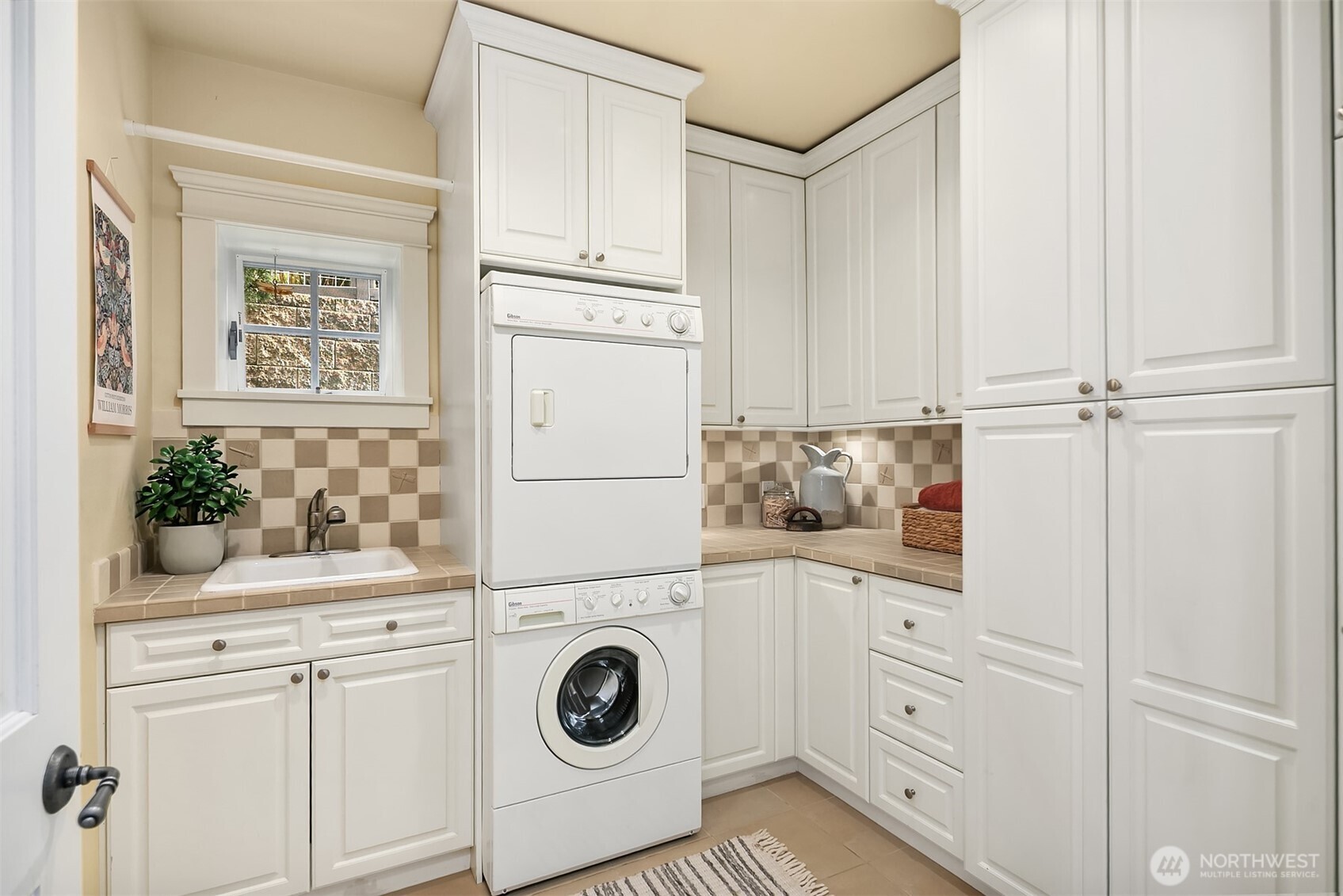 8772 Sand Point Way Northeast Seattle, WA 98115 - Photo 34 of 40