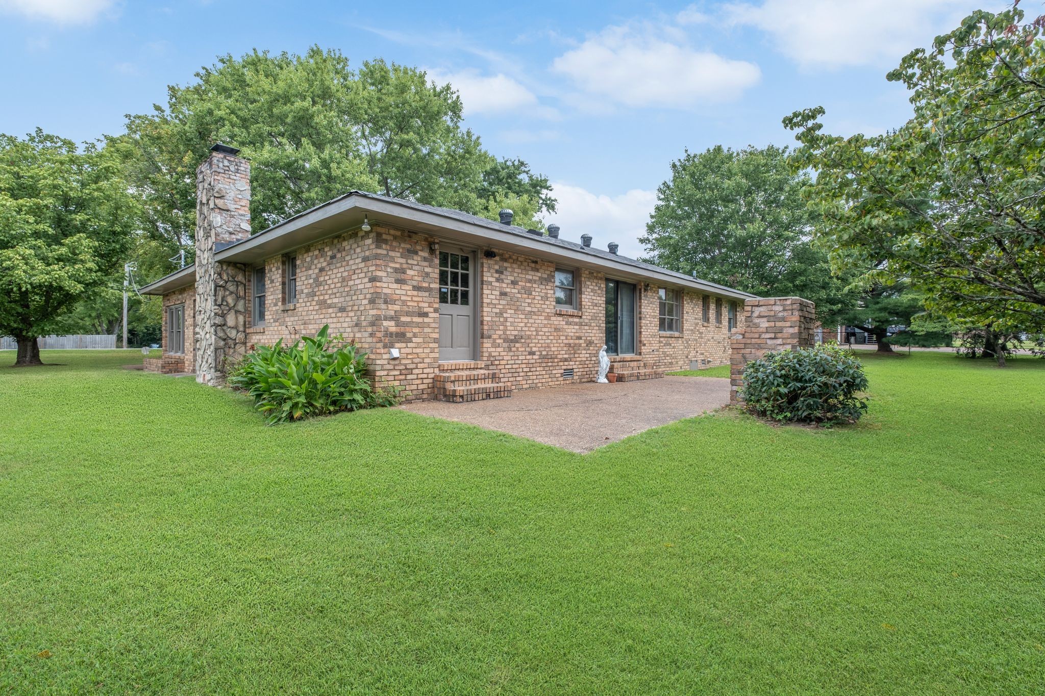 4245 Nonaville Road Mount Juliet, TN 37122 - Photo 35 of 38 a front view of a house with garden