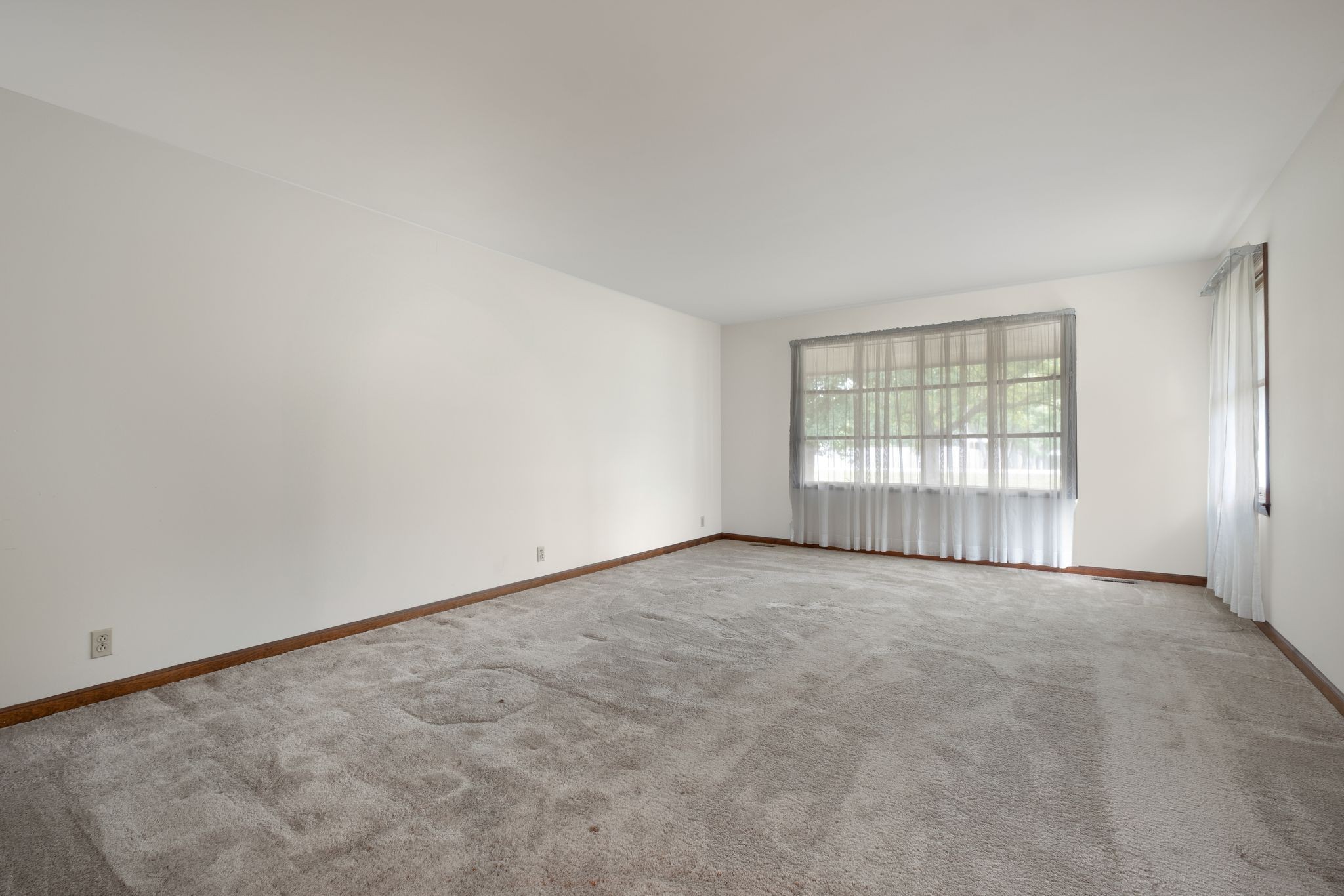 4245 Nonaville Road Mount Juliet, TN 37122 - Photo 7 of 38 an empty room with a fireplace