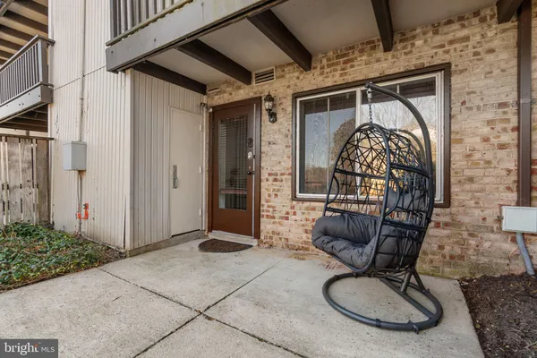 a view of entryway with patio
