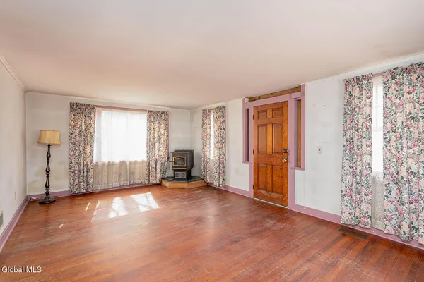 $180,000 | 632 County Rte 49, Cossayuna, NY 12823