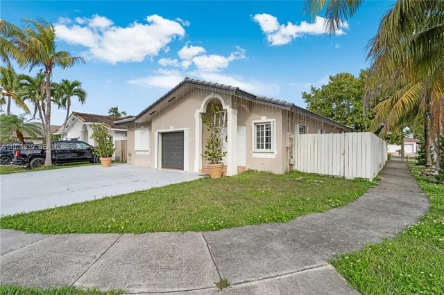 a view of a house with a yard