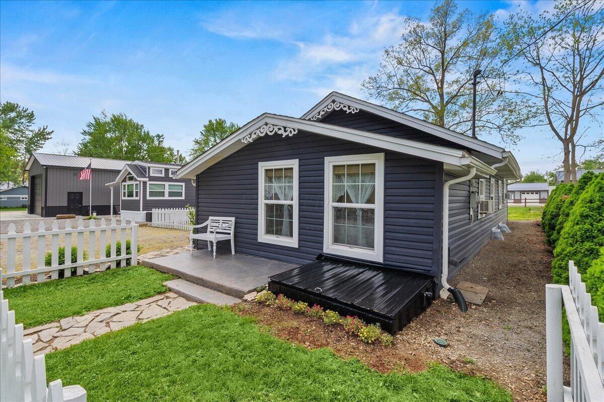 11153 Tecumseh Path Lakeview, OH 43331 - Photo 5 of 54