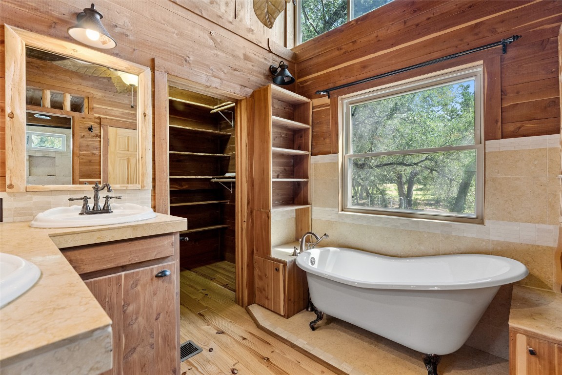4032 Ranch Road 3232 Johnson City, TX 78636 - Photo 12 of 40 Primary bath with claw tub, separate shower, dual vanities and walk in closet