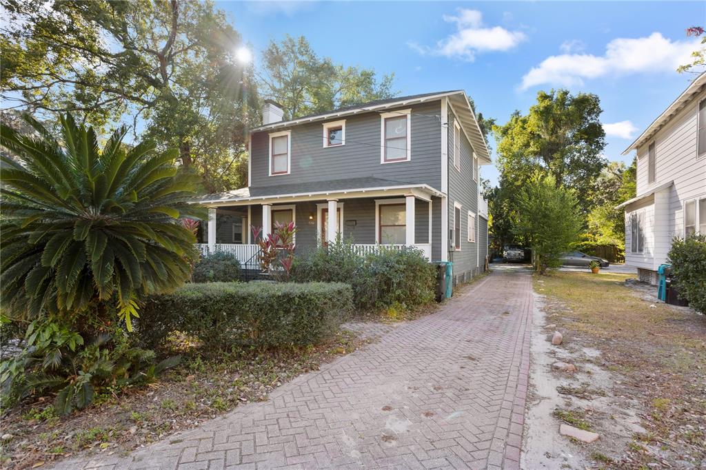 520 East Anderson Street Orlando, FL 32801 - Photo 1 of 26 a view of a front of house with a yard