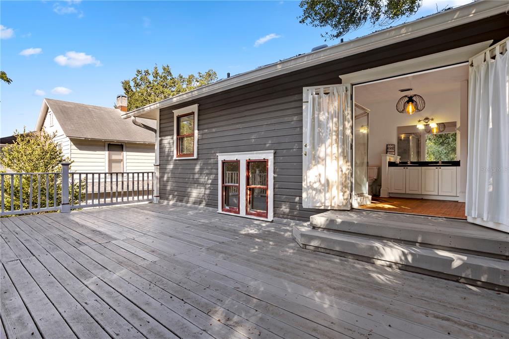520 East Anderson Street Orlando, FL 32801 - Photo 17 of 26 a view of a house with a porch