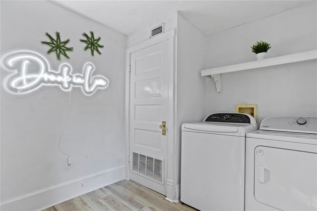 520 East Anderson Street Orlando, FL 32801 - Photo 22 of 26 a view of washer and dryer