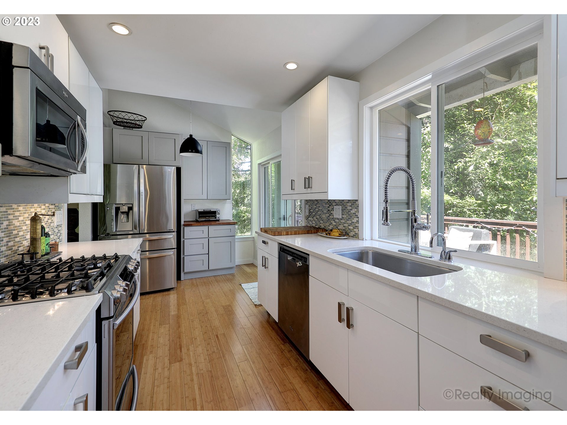 10031 Southwest Quail Post Road Portland, OR 97219 - Photo 11 of 35 Gallery Image 11