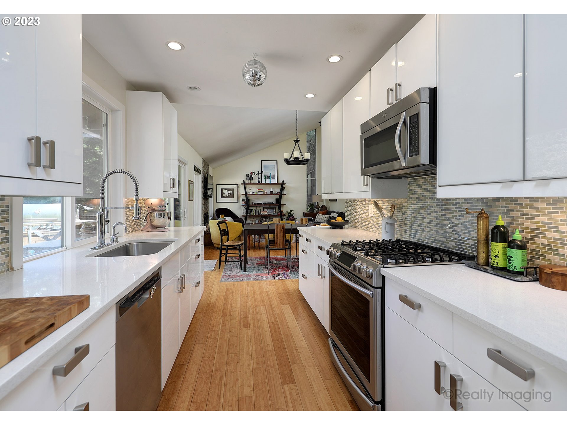 10031 Southwest Quail Post Road Portland, OR 97219 - Photo 13 of 35 Gallery Image 13