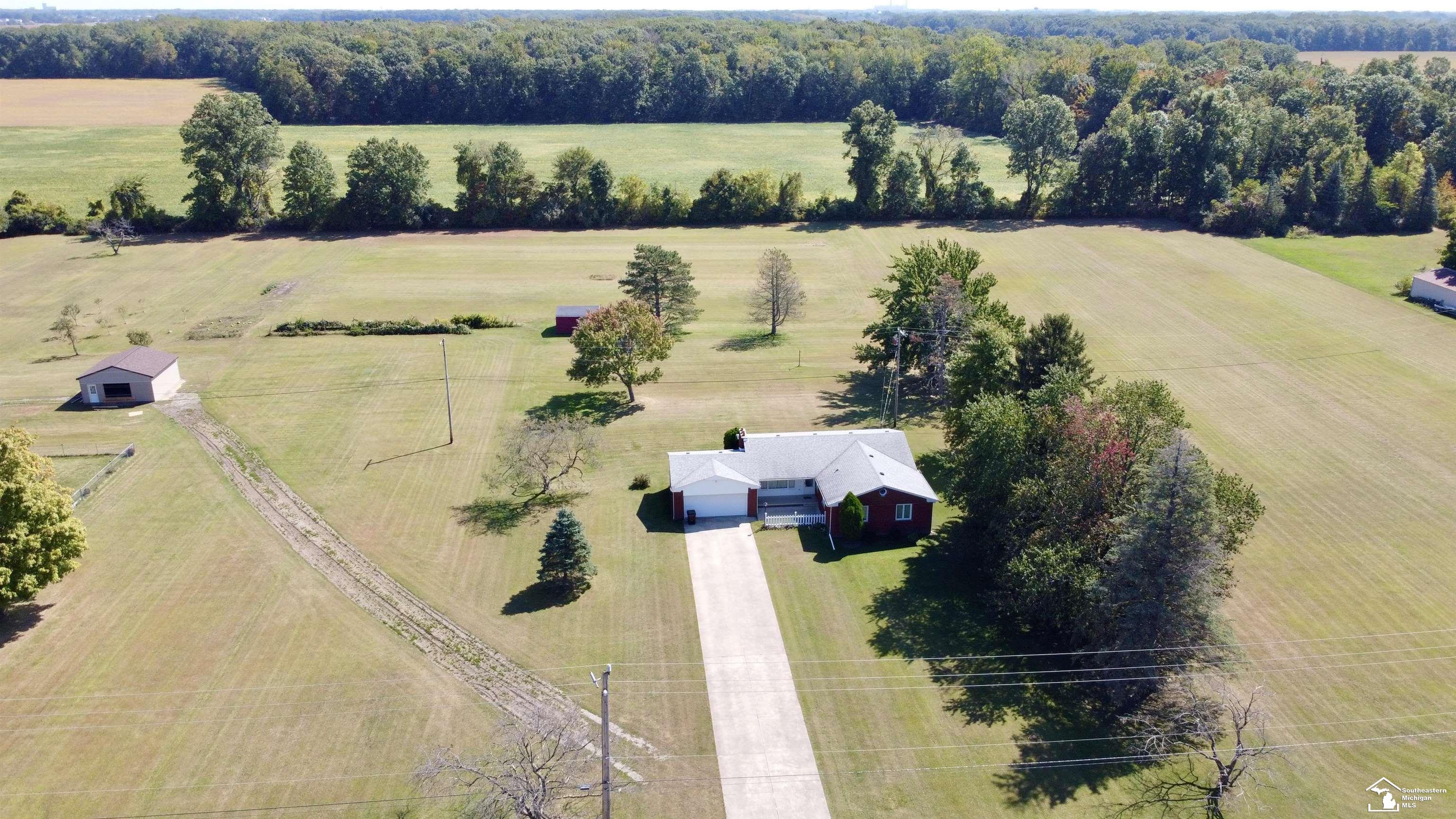 1220 North Raisinville Road Monroe, MI 48162 - Photo 6 of 40 50176511-52596E4A-2217-43AF-A076-52E3E4A1E1FF.JPG