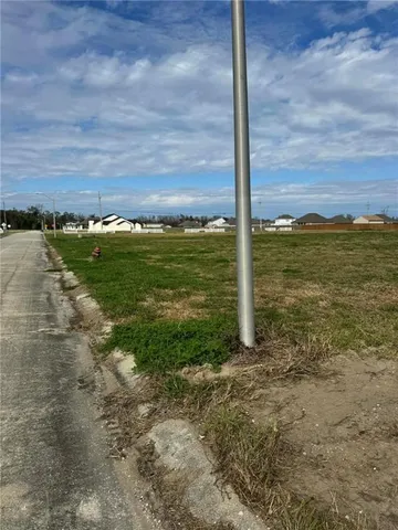 $155,000 | 8 East Velvet Lane, Westwego, LA 70094