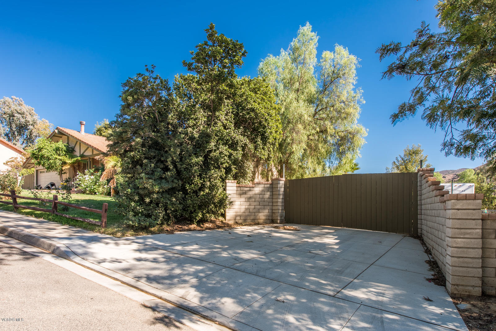 1366 Rambling Road Simi Valley, CA 93065 - Photo 2 of 47 MLS 1366 Rambling Rd Simi Valley-2
