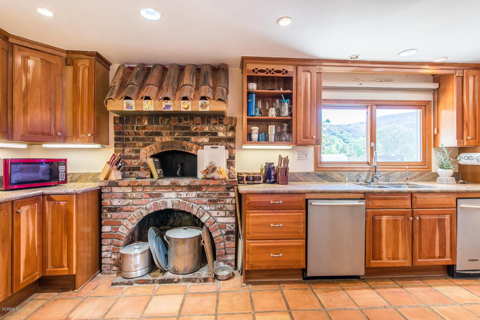 1366 Rambling Road Simi Valley, CA 93065 - Photo 15 of 47 MLS 1366 Rambling Rd Simi Valley-15