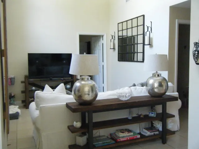 $2,500 | 610 Clematis Street, Unit 102, West Palm Beach, FL 33401