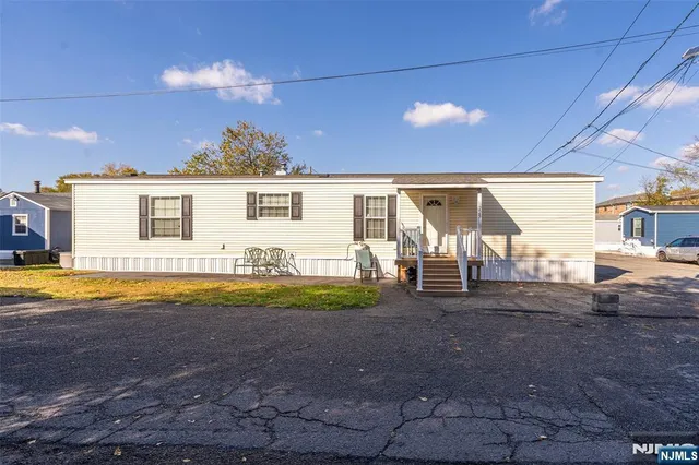 $190,000 | 225 Albert Street, Lodi, NJ 07644