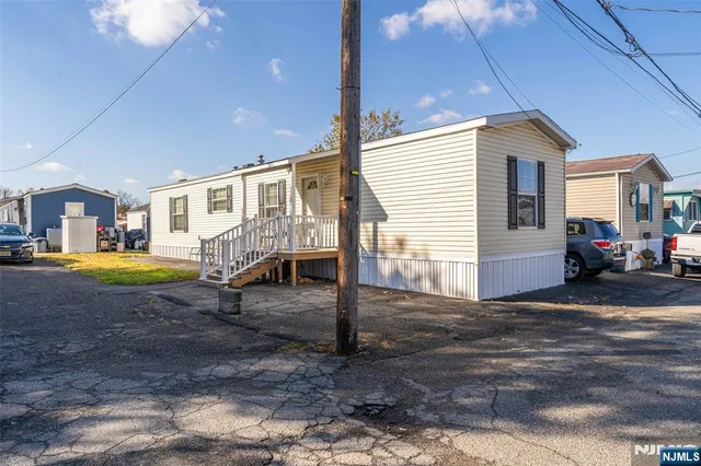 $190,000 | 225 Albert Street, Lodi, NJ 07644