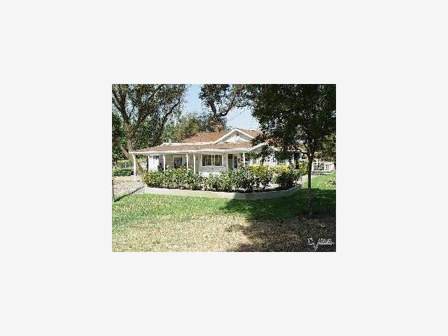 12806 Lancaster Road Oakdale, CA 95361 - Photo 3 of 10 Gallery Image 3