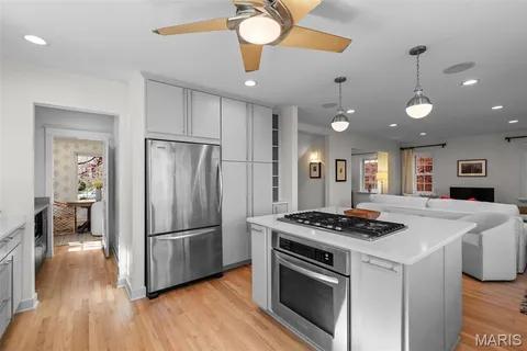 $1,025,000 | 8105 Kingsbury Boulevard, Clayton, MO 63105
