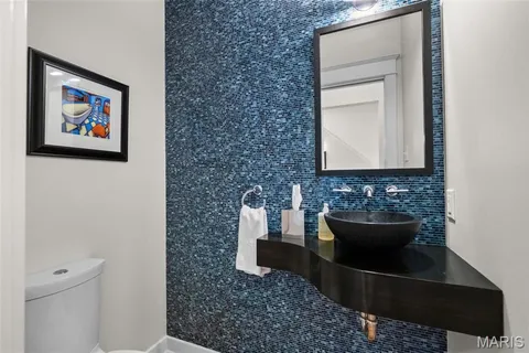 $1,025,000 | 8105 Kingsbury Boulevard, Clayton, MO 63105