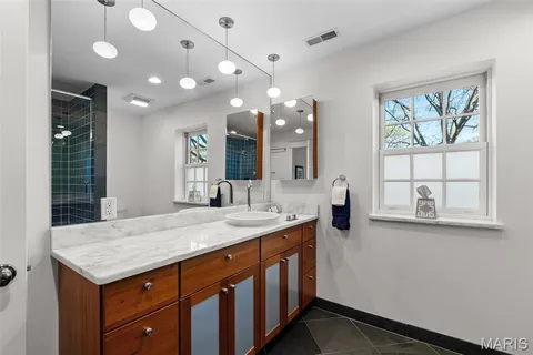 $1,025,000 | 8105 Kingsbury Boulevard, Clayton, MO 63105