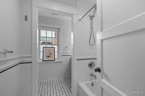 $1,025,000 | 8105 Kingsbury Boulevard, Clayton, MO 63105