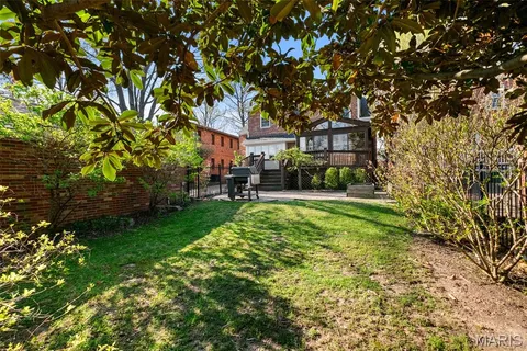 $1,025,000 | 8105 Kingsbury Boulevard, Clayton, MO 63105