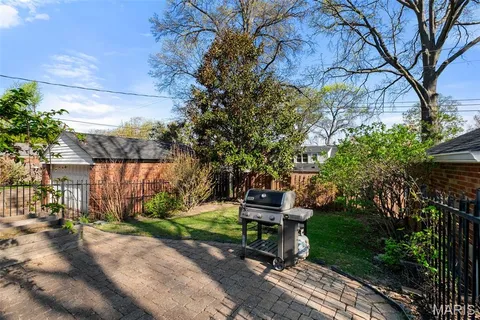 $1,025,000 | 8105 Kingsbury Boulevard, Clayton, MO 63105