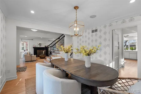 $1,025,000 | 8105 Kingsbury Boulevard, Clayton, MO 63105