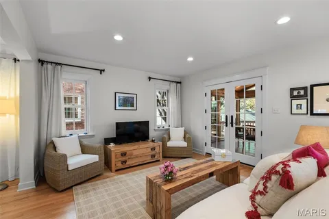 $1,025,000 | 8105 Kingsbury Boulevard, Clayton, MO 63105