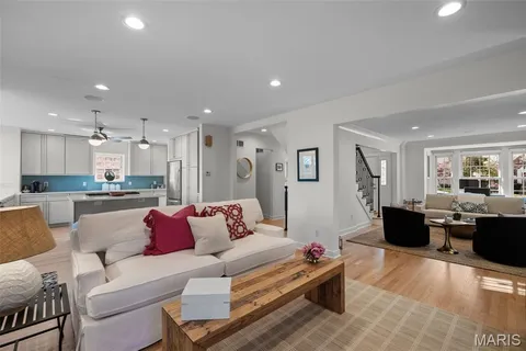 $1,025,000 | 8105 Kingsbury Boulevard, Clayton, MO 63105