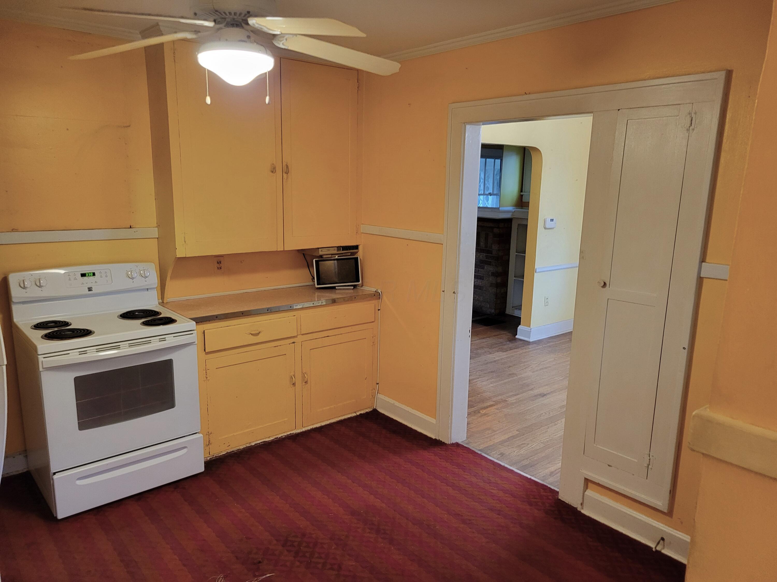 823-827 Timberman Road Columbus, OH 43212 - Photo 15 of 28 15 - 823 kitchen 1