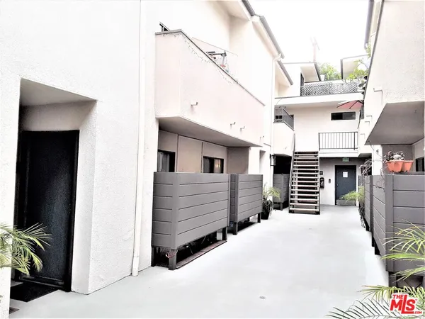 $2,800 | 11230 Camarillo Street, Unit 101, North Hollywood, CA 91602