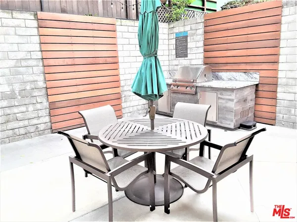 $2,800 | 11230 Camarillo Street, Unit 101, North Hollywood, CA 91602