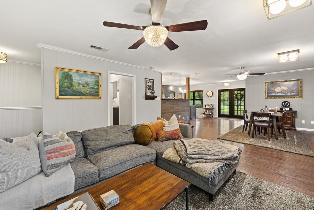 302 South Schramm Road Granger, TX 76530 - Photo 6 of 33 a living room with furniture and wooden floor