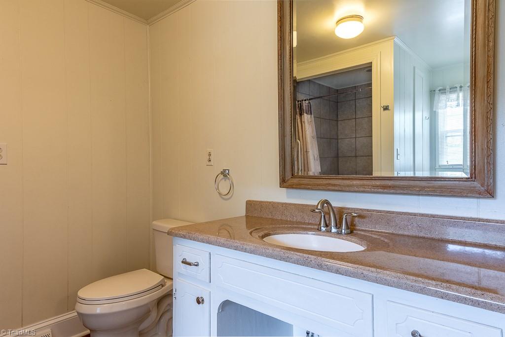 801 Taylor Road Stoneville, NC 27048 - Photo 11 of 34 Main Bedroom Bathroom