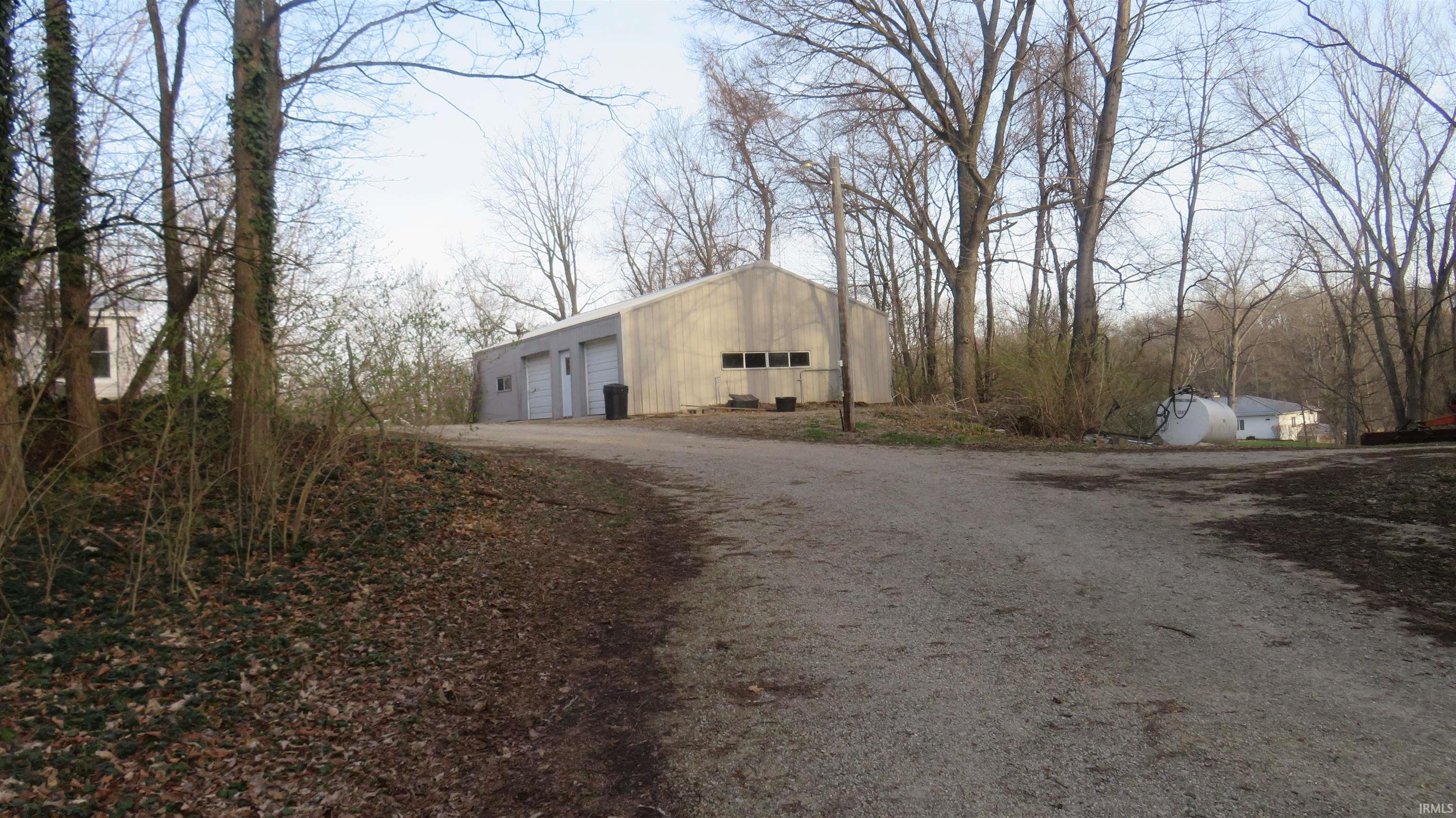 6295 Logansport Road Logansport, IN 46947 - Photo 3 of 30