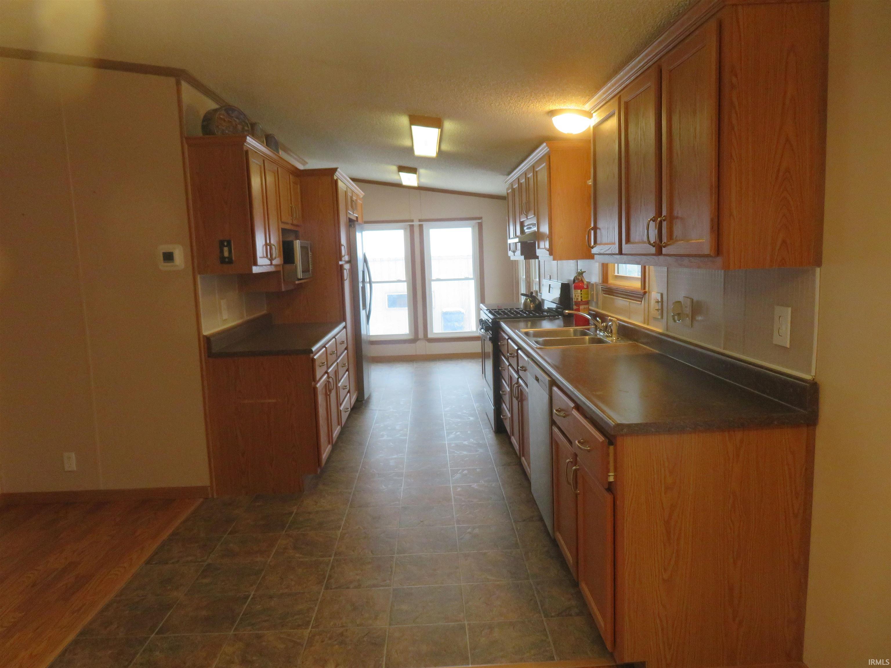 6295 Logansport Road Logansport, IN 46947 - Photo 10 of 26