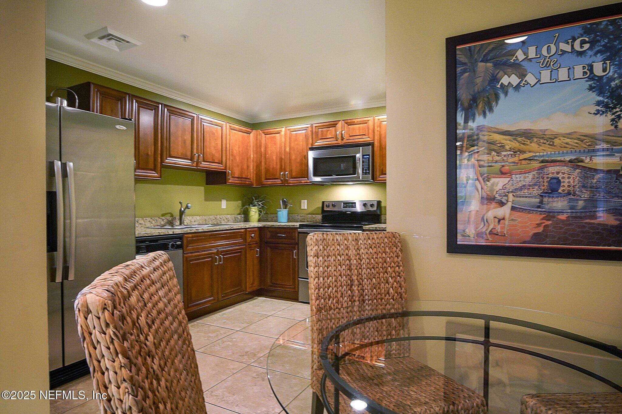 400 East Bay Street, Unit 1409 Jacksonville, FL 32202 - Photo 20 of 76 Guest Suite kitchen