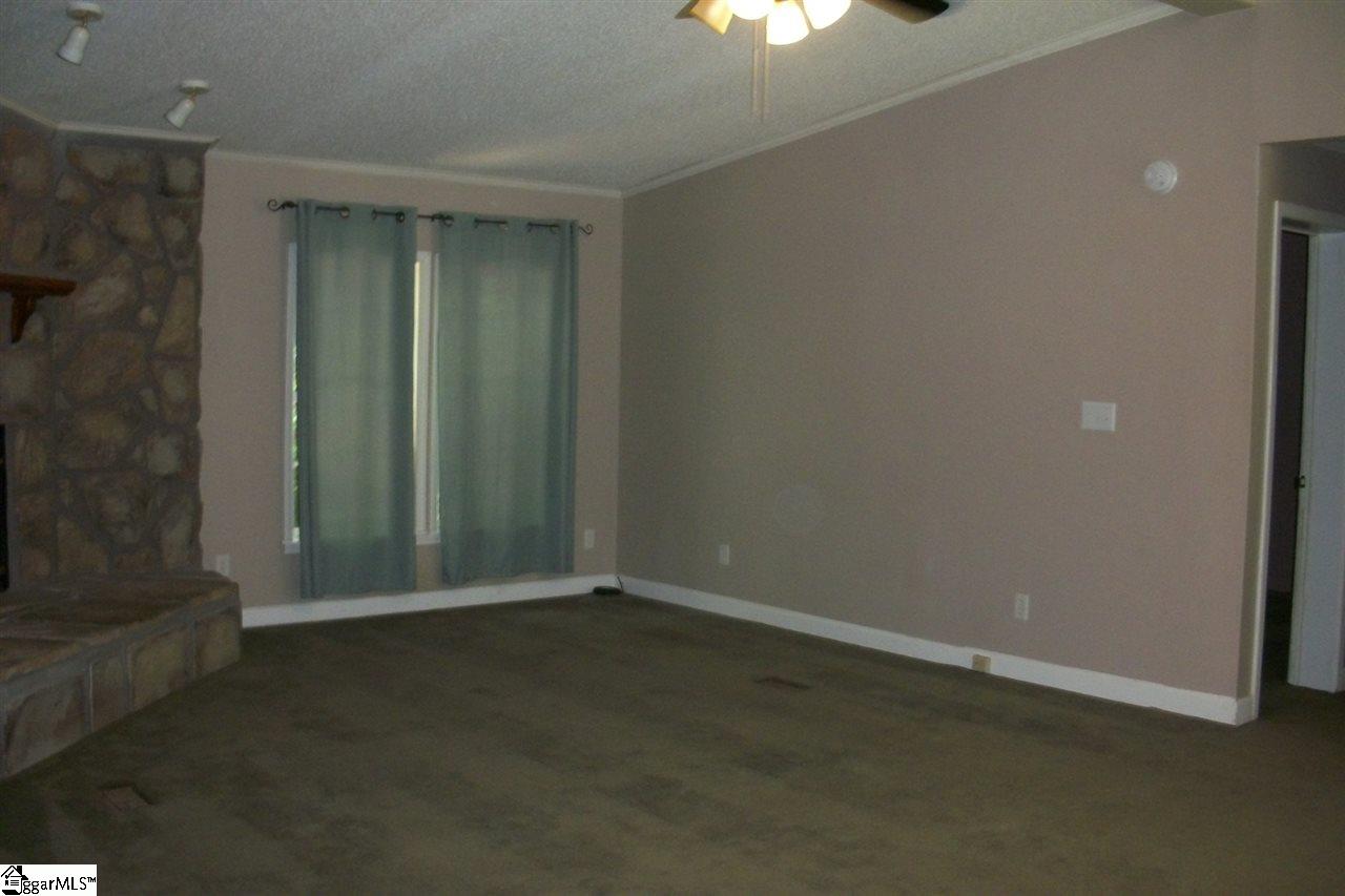 265 Southern Road Belton, SC 29627 - Photo 4 of 36