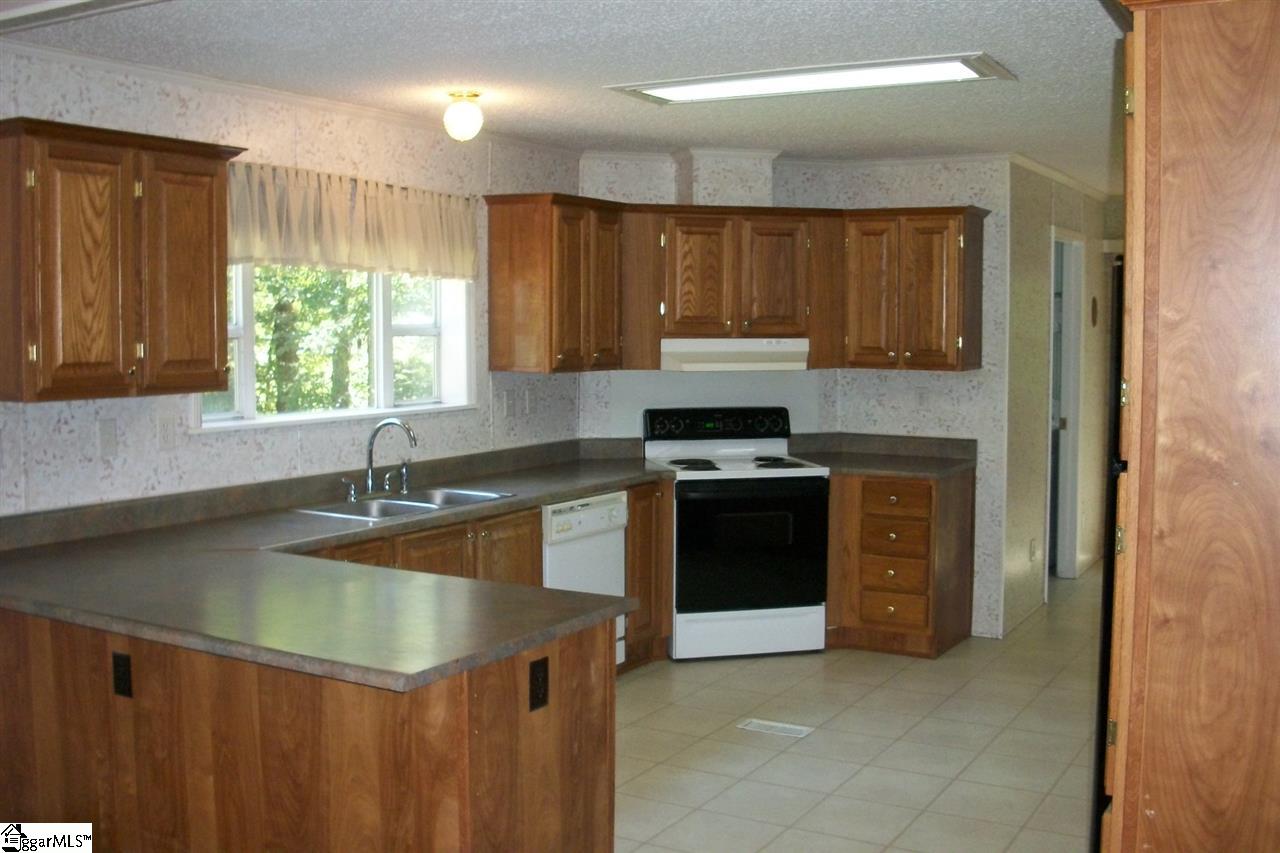 265 Southern Road Belton, SC 29627 - Photo 7 of 36